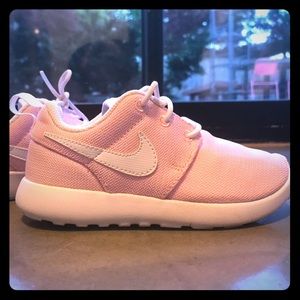 Nike Toddler Girls Roshe Sneakers